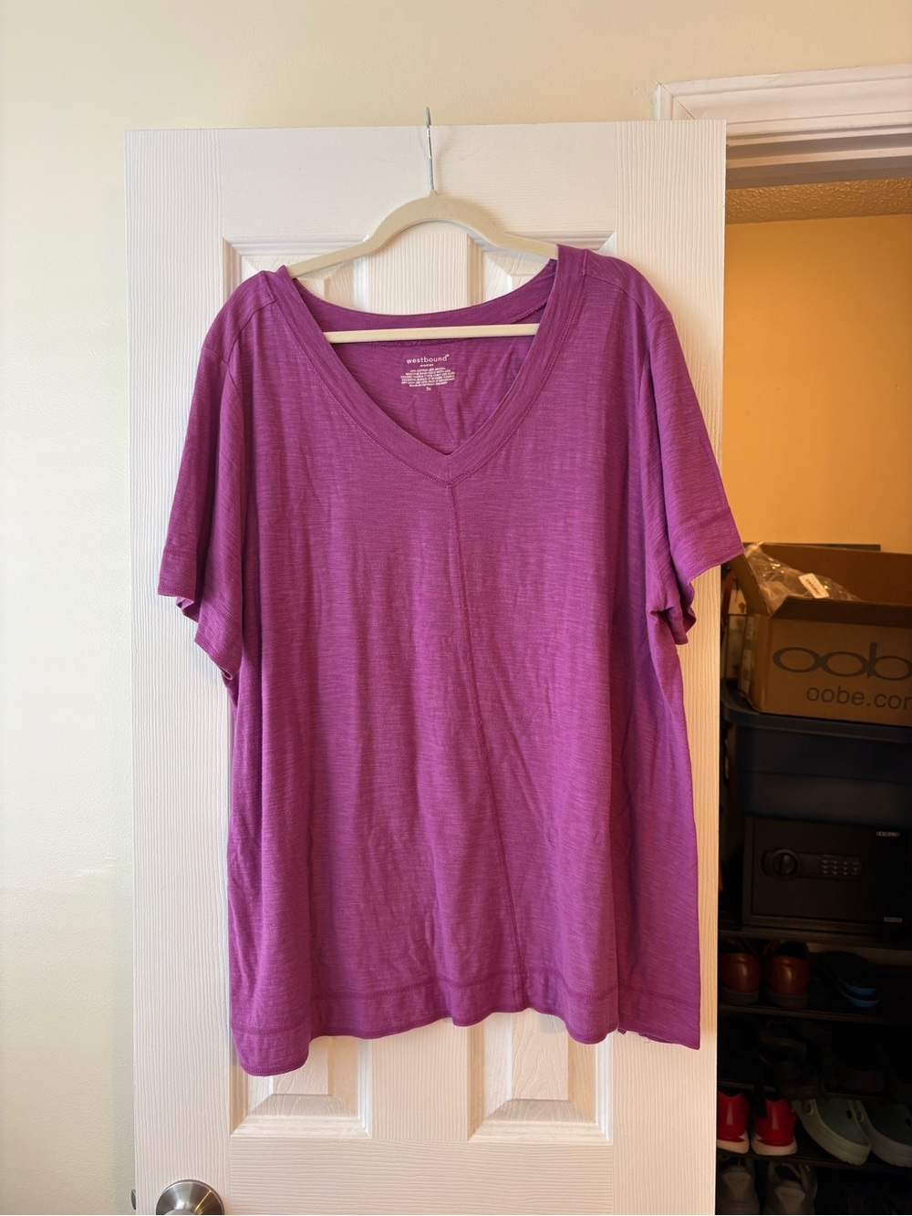 Westbound V‑Neck Short Sleeve Tee in Bright Magenta